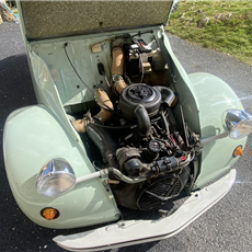 Citroën 2CV , voiture classique rénovée pour vos voyages en Aveyron