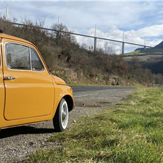 Fiat 500 , voiture classique rénovée pour vos voyages en Aveyron