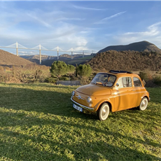Fiat 500 , voiture classique rénovée pour vos voyages en Aveyron