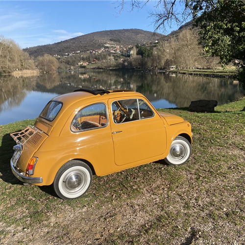 Fiat 500 , voiture ancienne rénovées pour vos road trips en Aveyron