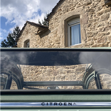 Citroën 2CV , voiture classique rénovée pour vos voyages en Aveyron